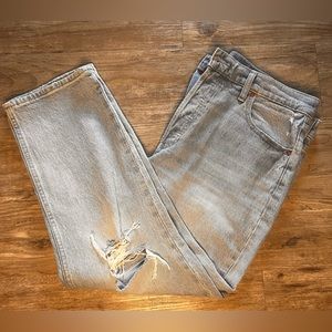 GAP Cheeky Straight Leg Jeans Women’s size 32 Ripped Knee